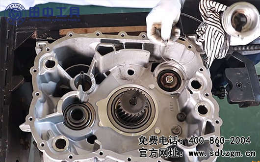 ZF16档变速器拆卸，ZF变速箱维修工具