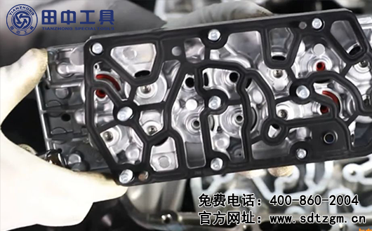 ZF12档变速箱外围件拆卸