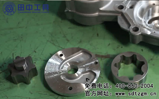 ZF12档变速箱主箱拆卸